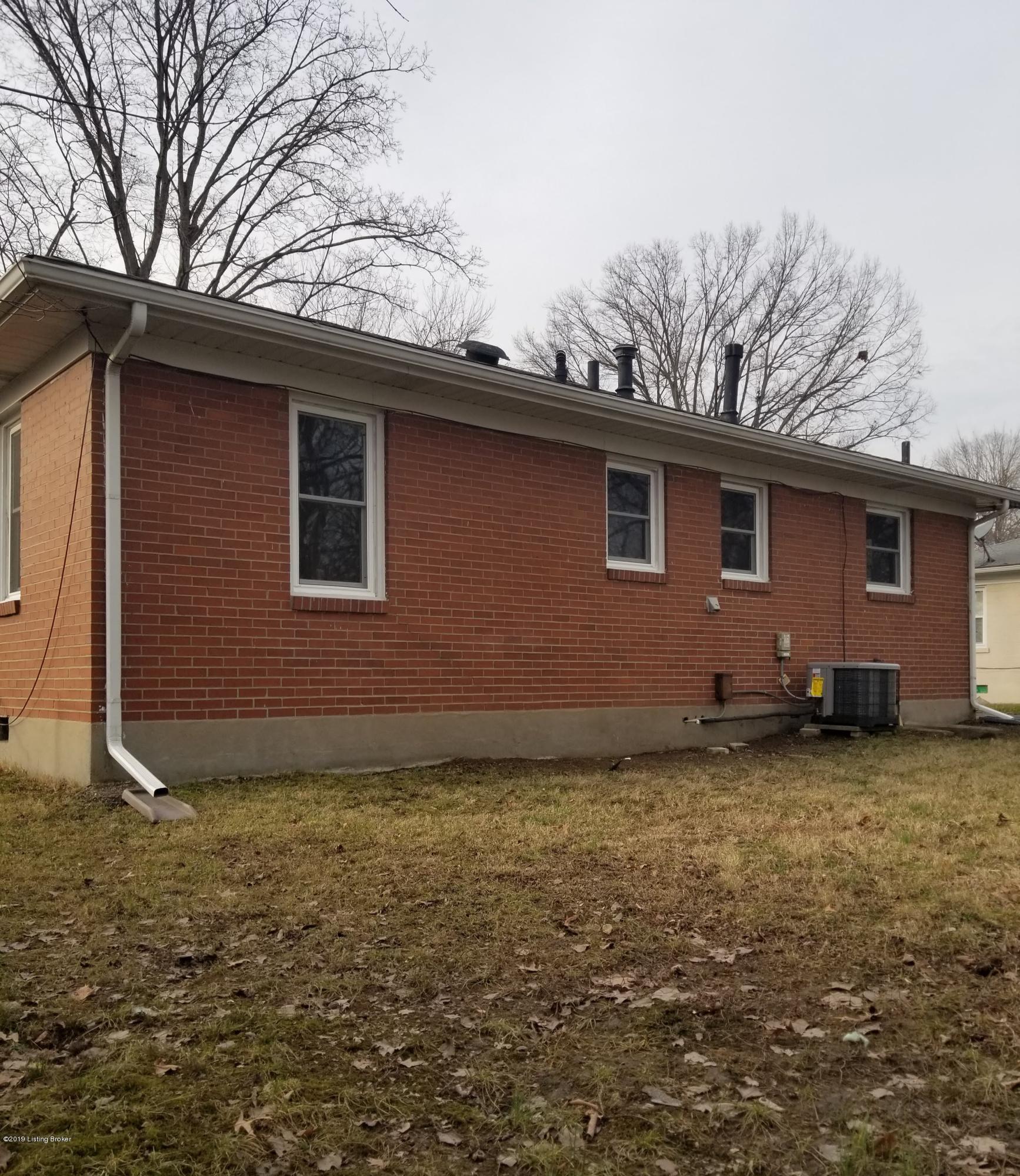 8525 Robbins Road Louisville, KY 40258 - Photo 5 of 48 20190103_171600