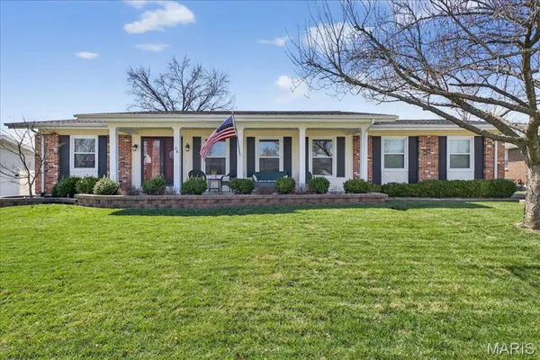 $319,900 | 26 Grant Drive, St. Peters, MO 63376
