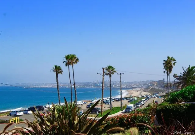 $3,195 | 121 Paseo De La Concha, Unit E, Redondo Beach, CA 90277