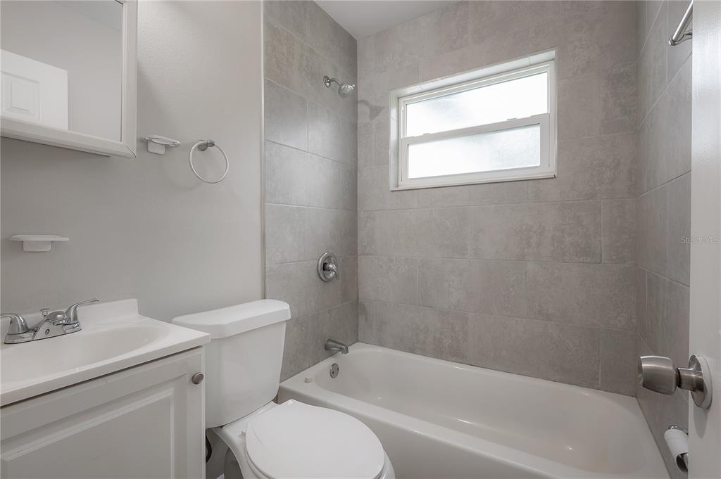 10411 North Woodmere Road Tampa, FL 33617 - Photo 22 of 29 a bathroom with a sink toilet and bathtub