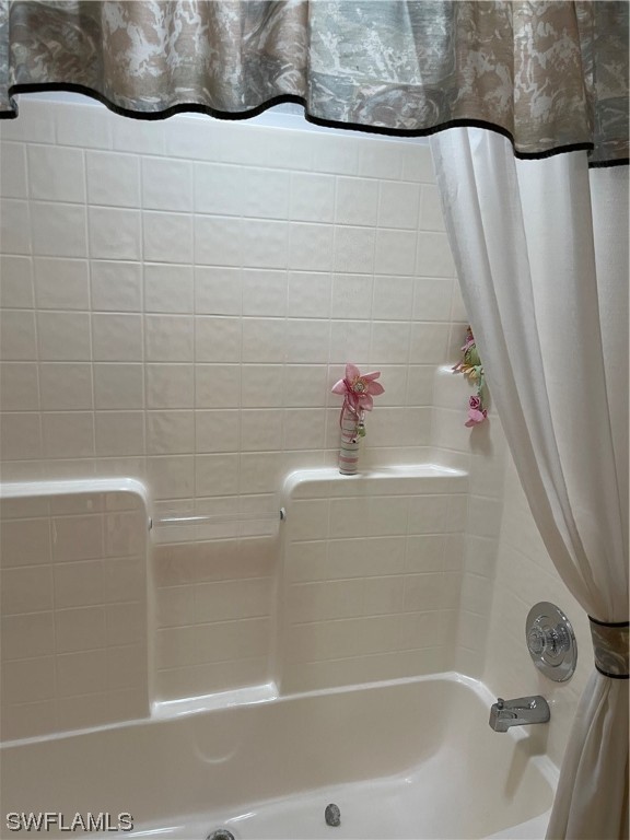 20560 Holiday Drive Estero, FL 33928 - Photo 33 of 33 a bathroom with a bathtub