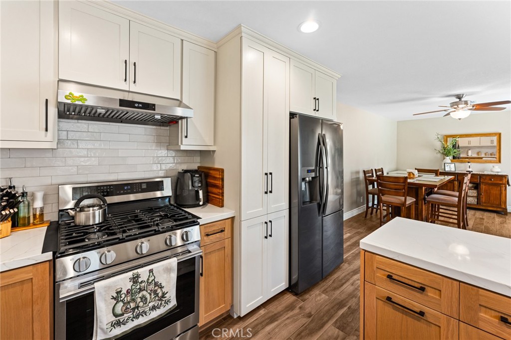 10332 Washington South Gate, CA 90280 - Photo 5 of 38 Remolded Kitchen