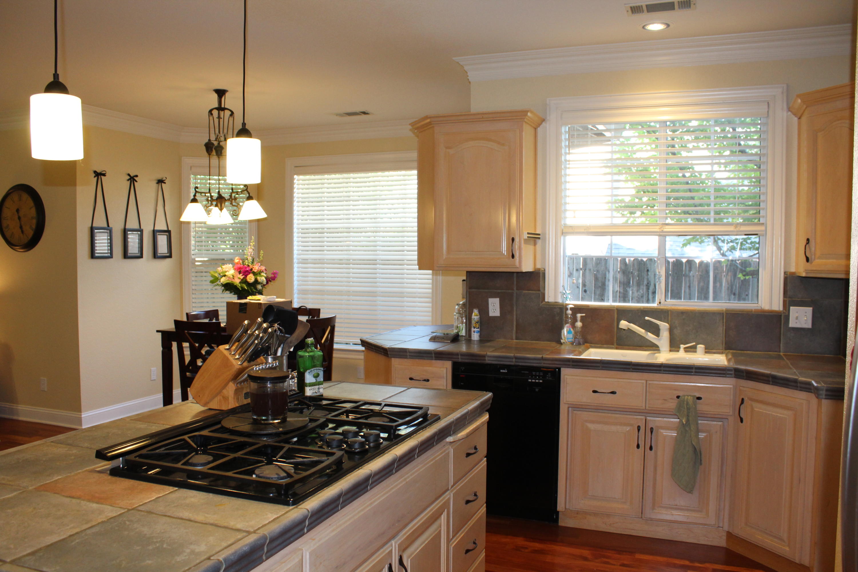 4264 Rutgers Place Redding, CA 96001 - Photo 15 of 35 kitchen