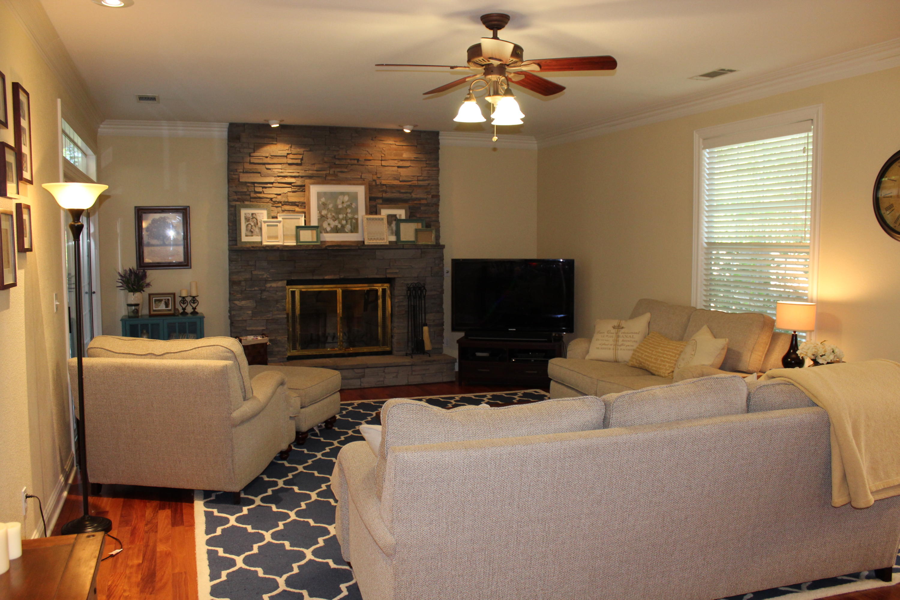 4264 Rutgers Place Redding, CA 96001 - Photo 23 of 35 family room