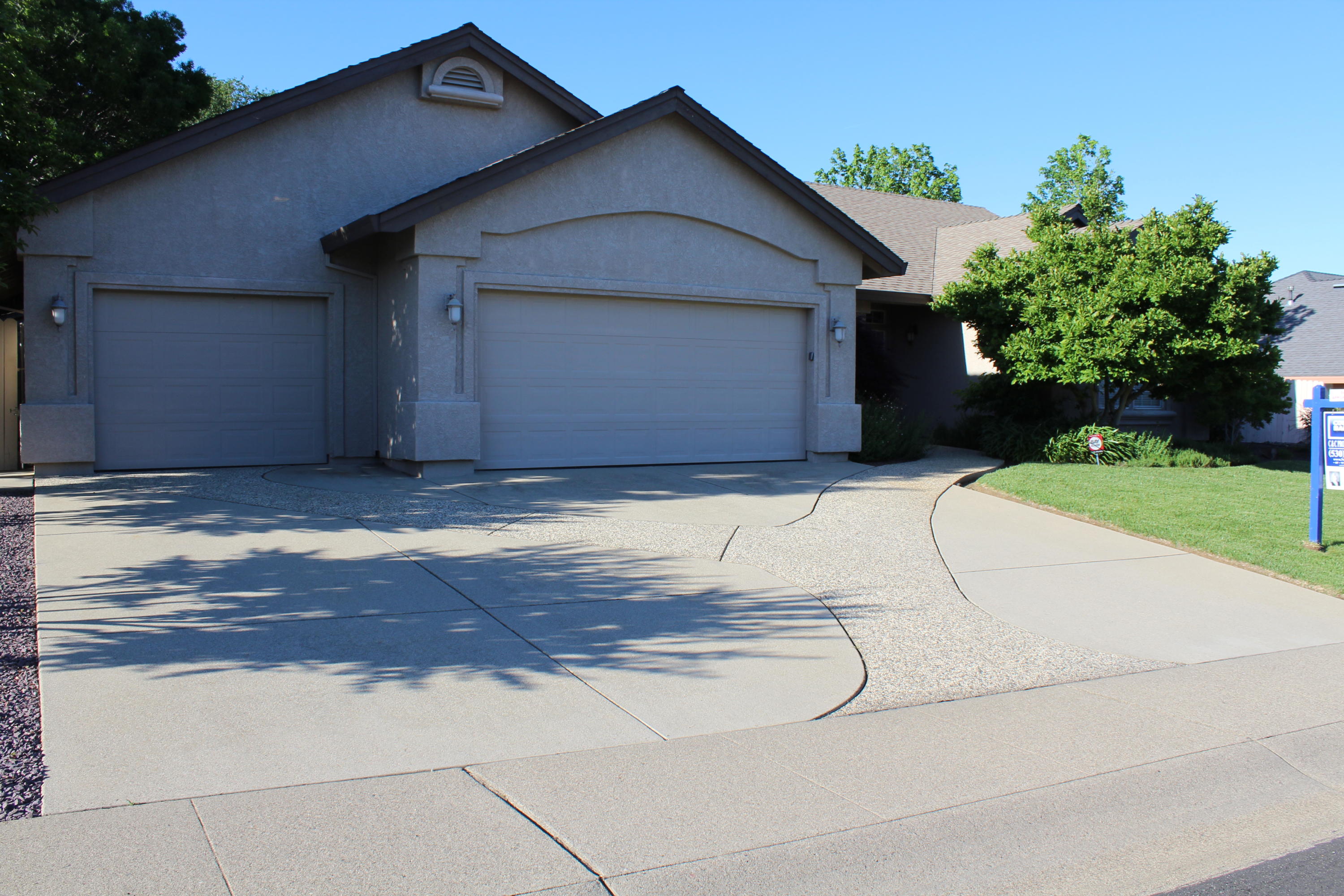 4264 Rutgers Place Redding, CA 96001 - Photo 3 of 35 decorative concrete driveway