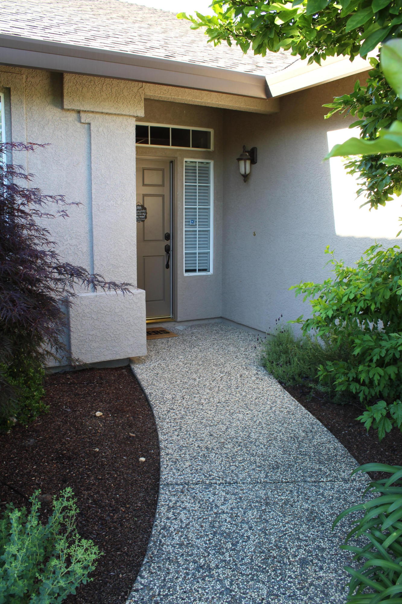 4264 Rutgers Place Redding, CA 96001 - Photo 4 of 35 Front door
