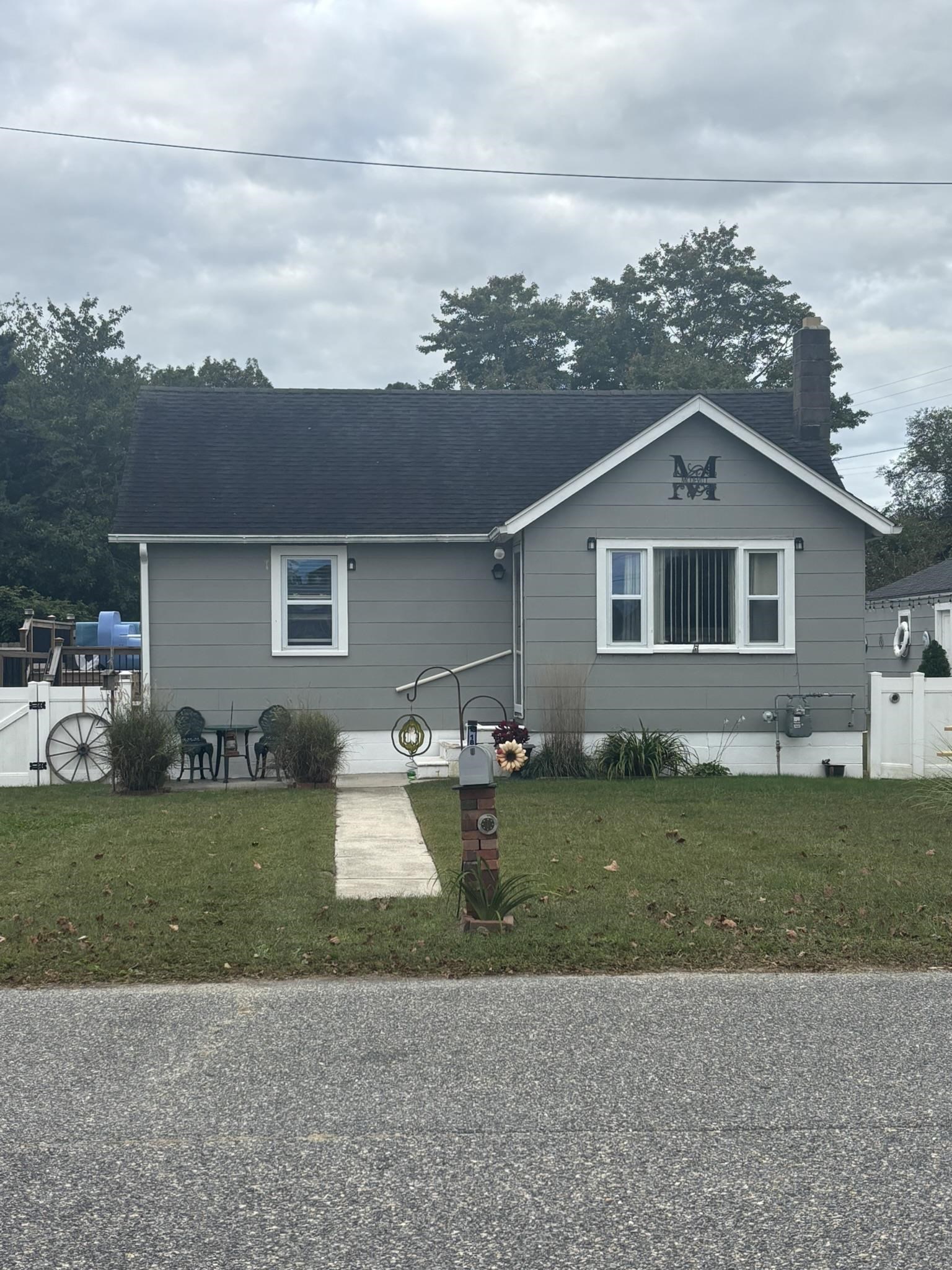 18 Ellery Road Villas, NJ 08251 - Photo 2 of 32 a front view of a house with a yard and garage