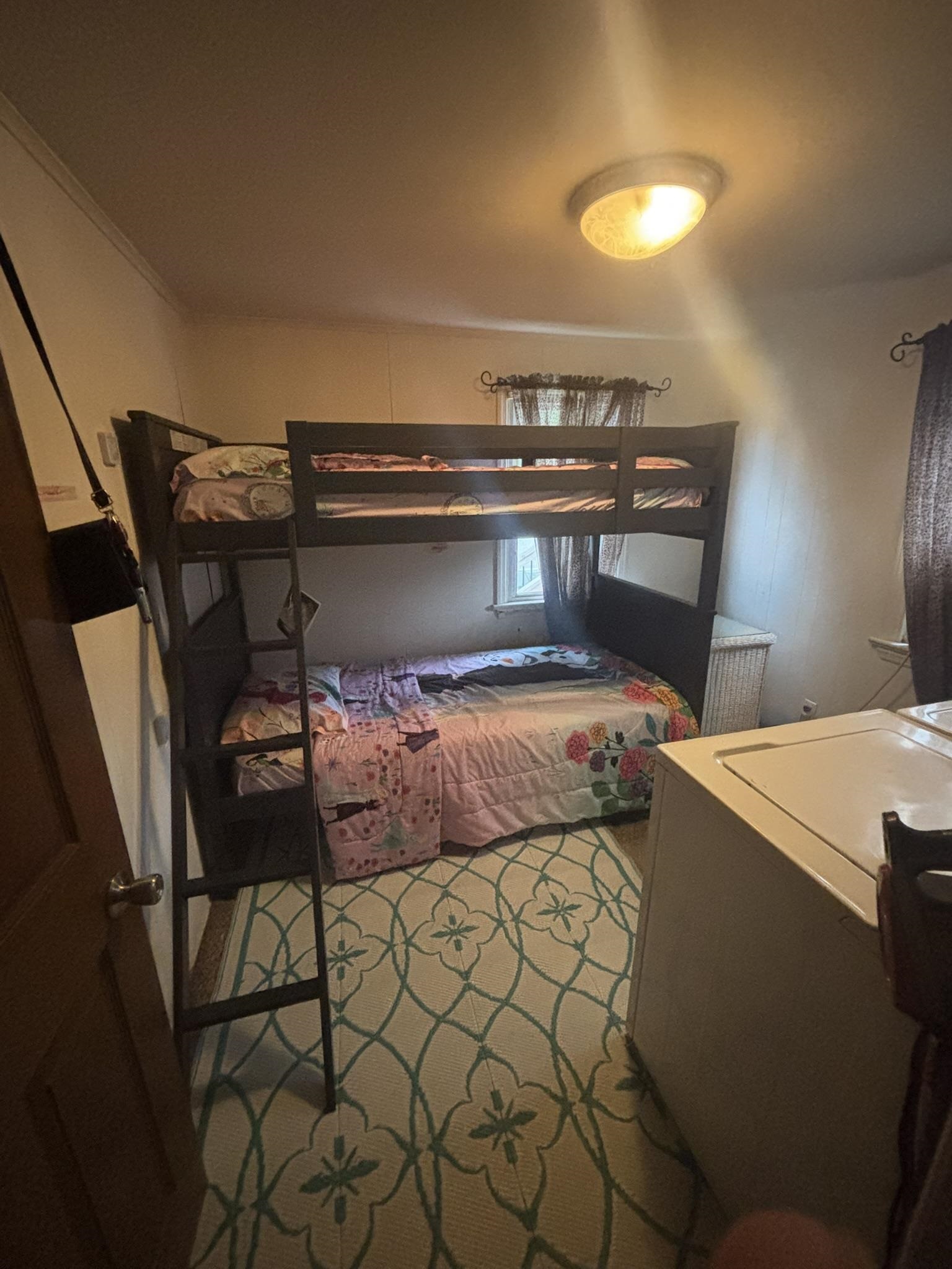 18 Ellery Road Villas, NJ 08251 - Photo 23 of 32 a bedroom with a bed and a lamp on table