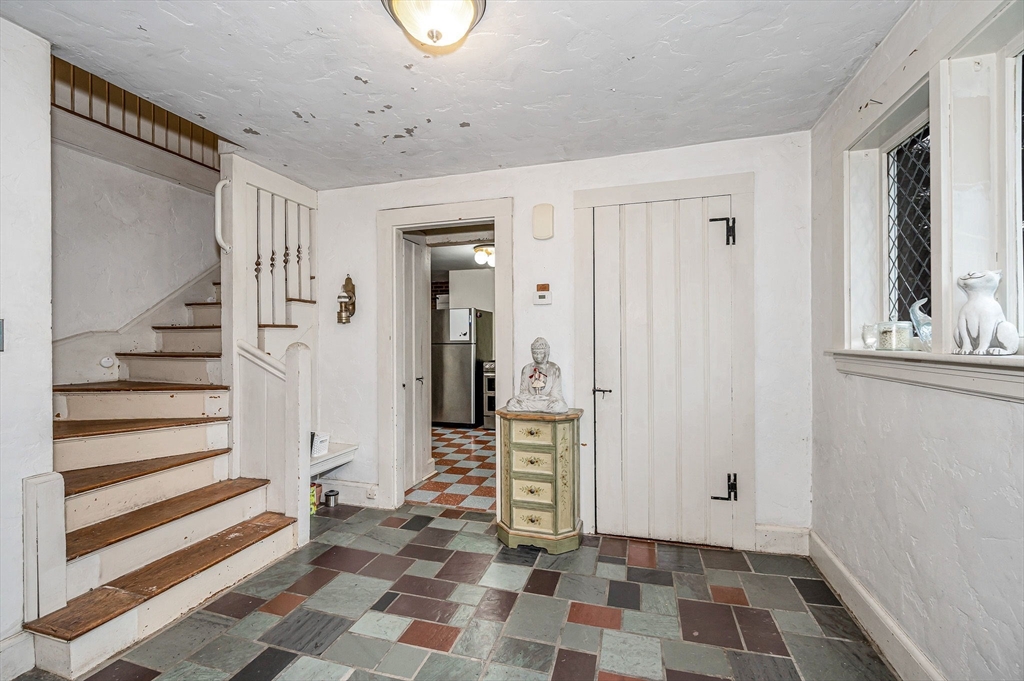 39 Holman Road Newton, MA 02466 - Photo 3 of 42
