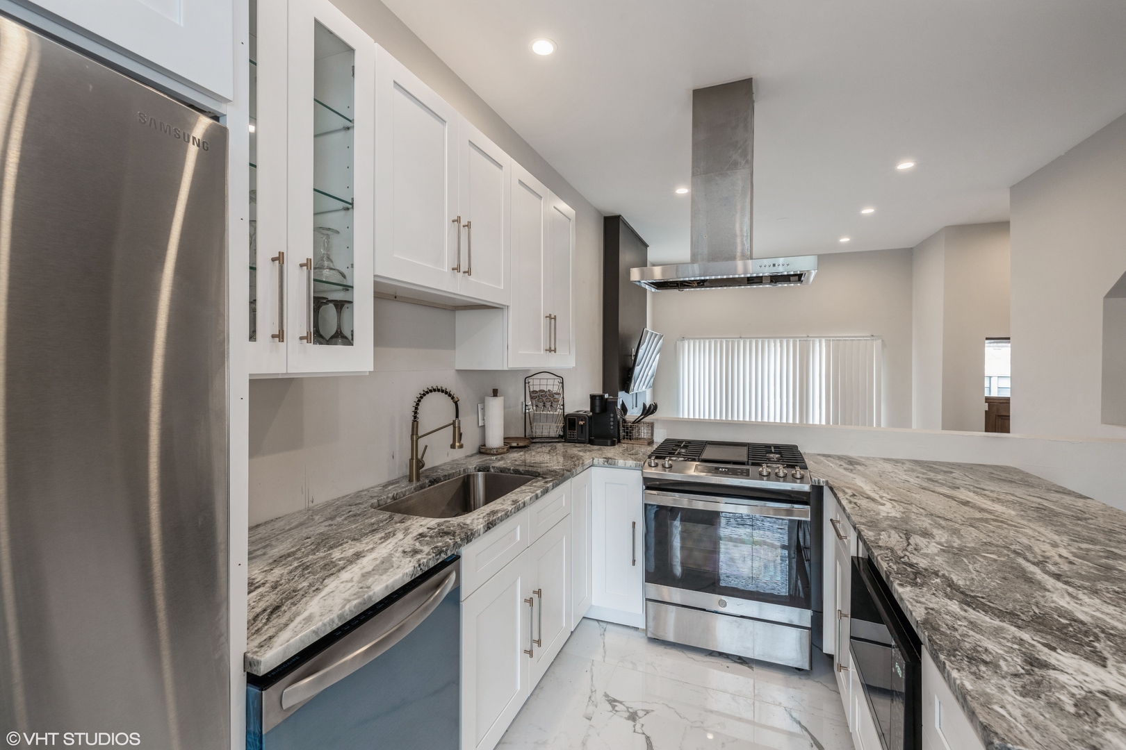 7229 South Exchange Avenue Chicago, IL 60649 - Photo 2 of 22