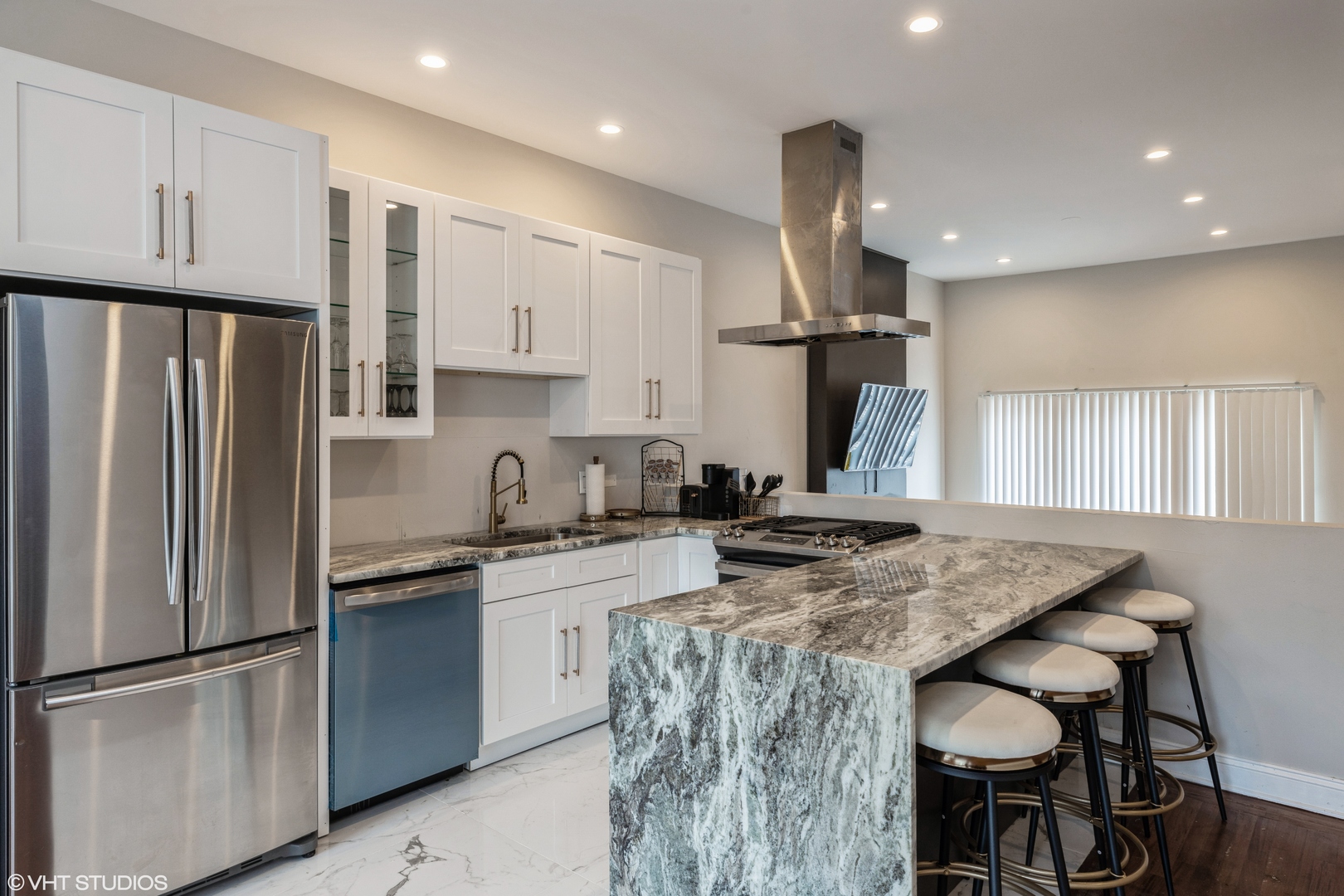 7229 South Exchange Avenue Chicago, IL 60649 - Photo 3 of 22