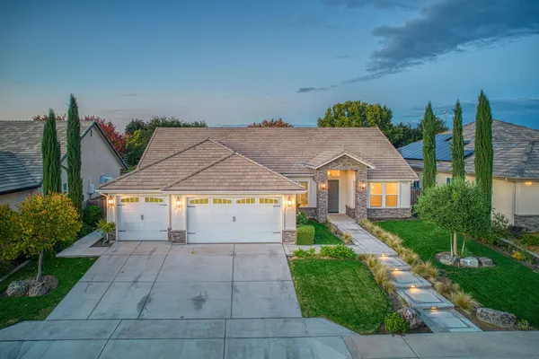 $850,000 | 2115 Sophia Lane, Kingsburg, CA 93631