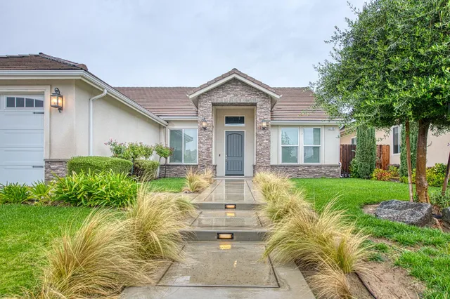 $899,000 | 2115 Sophia Lane, Kingsburg, CA 93631