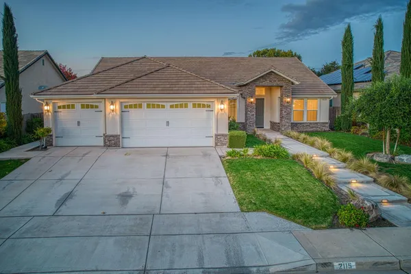 $850,000 | 2115 Sophia Lane, Kingsburg, CA 93631