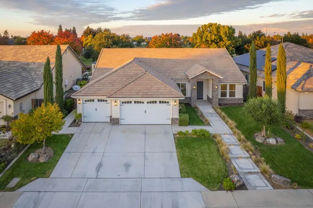 $899,000 | 2115 Sophia Lane, Kingsburg, CA 93631