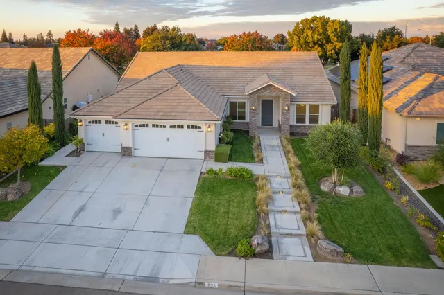 $899,000 | 2115 Sophia Lane, Kingsburg, CA 93631