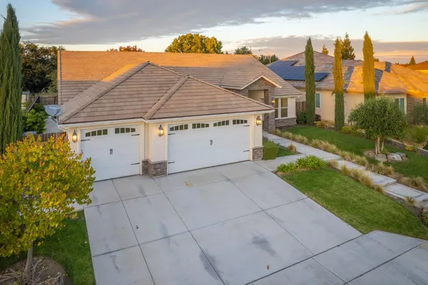 $850,000 | 2115 Sophia Lane, Kingsburg, CA 93631