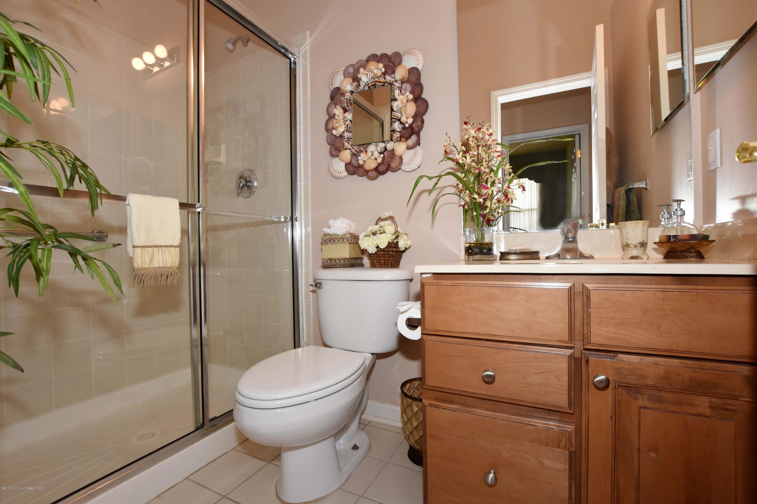 6 Nottingham Way Jackson, NJ 08527 - Photo 14 of 32 Bathroom