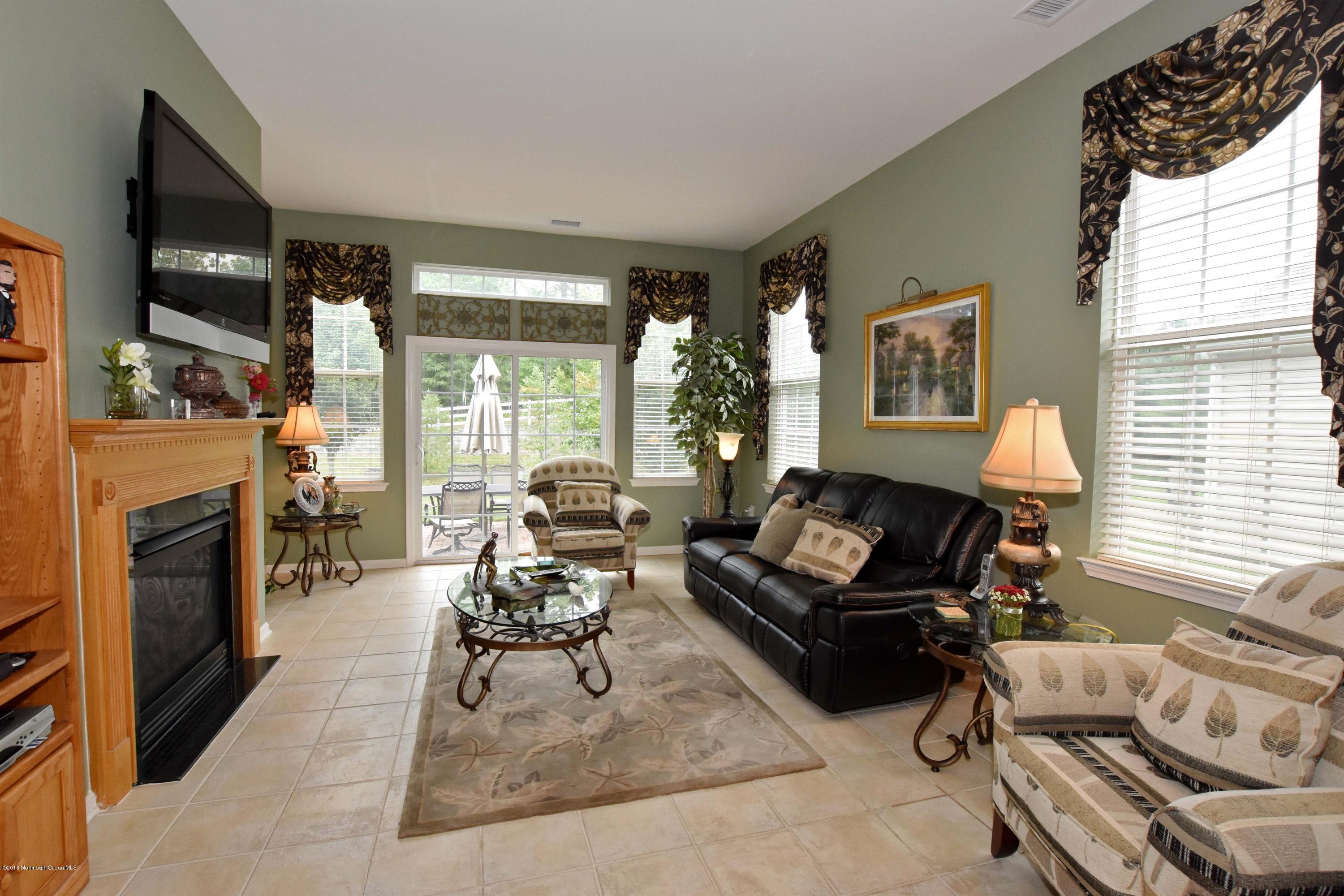 6 Nottingham Way Jackson, NJ 08527 - Photo 8 of 32 Family Room