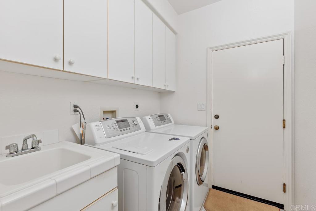 250 Pacific View Lane Encinitas, CA 92024 - Photo 32 of 40 a utility room with dryer and washer