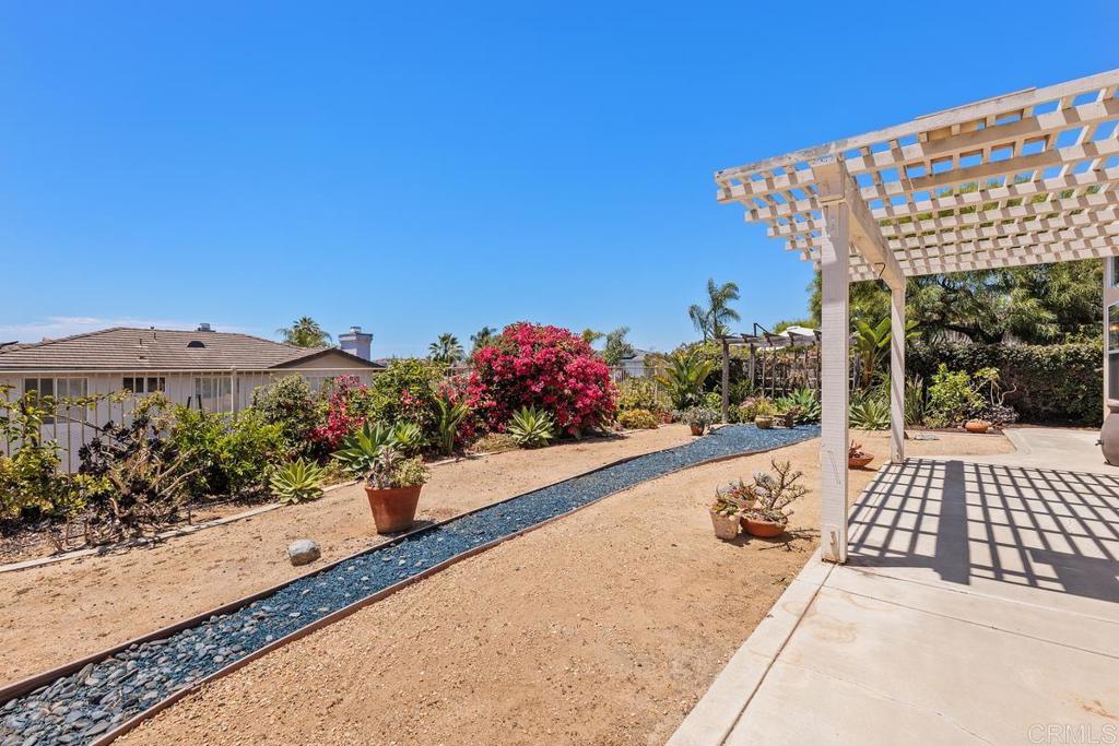 250 Pacific View Lane Encinitas, CA 92024 - Photo 35 of 40 front view of a house with a yard