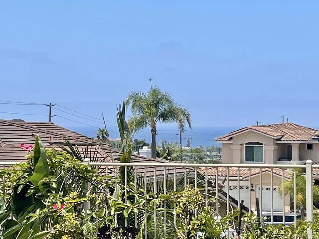 250 Pacific View Lane Encinitas, CA 92024 - Photo 39 of 40 a front view of a house with a yard