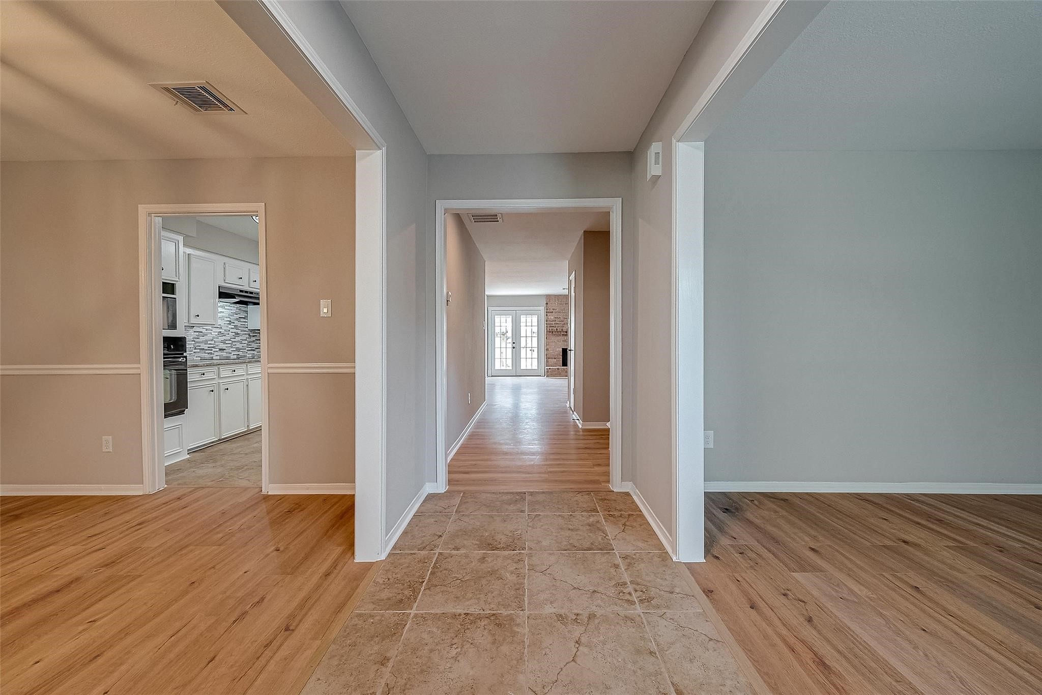 14736 Perthshire Road, Unit F Houston, TX 77079 - Photo 3 of 27