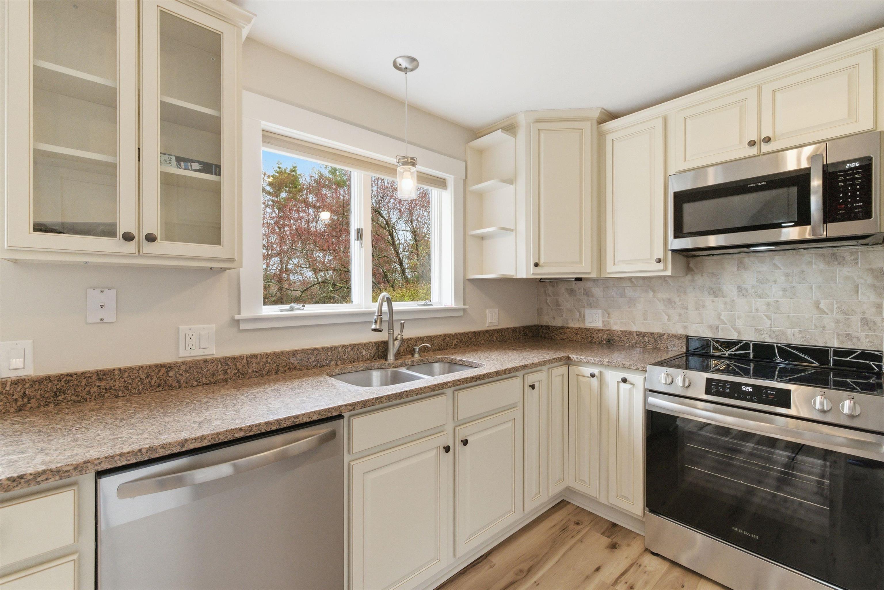 21 Fells Way, Unit B Laconia, NH 03246 - Photo 6 of 57
