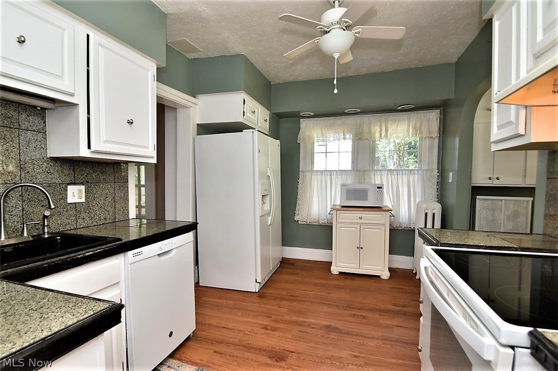 13609 Drexmore Road Cleveland, OH 44120 - Photo 15 of 33