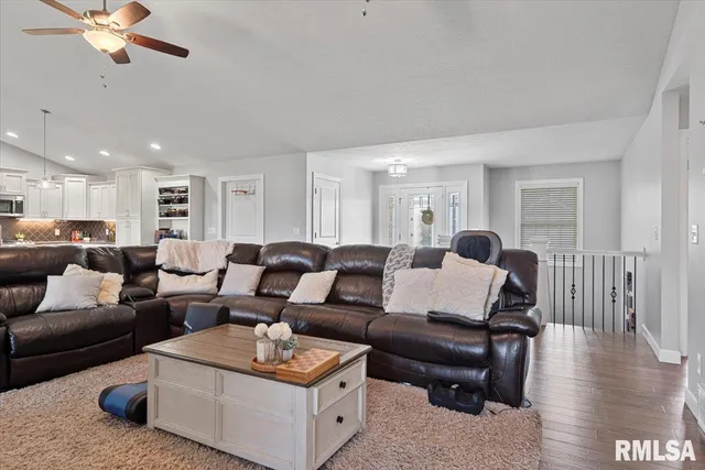 $579,900 | 1109 Lightstone Court, Sherman, IL 62684