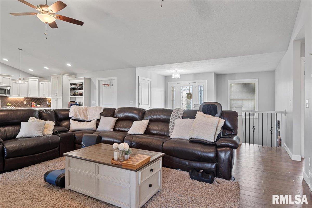 1109 Lightstone Court Sherman, IL 62684 - Photo 7 of 46