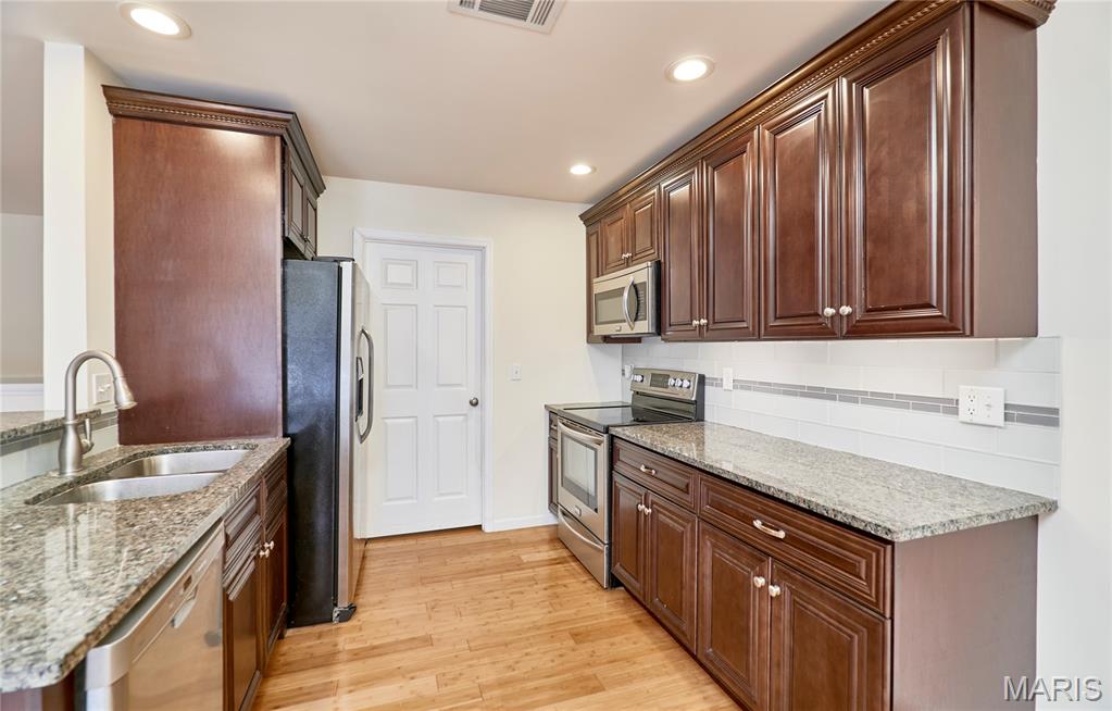 70 Round Table Court Winfield, MO 63389 - Photo 17 of 56