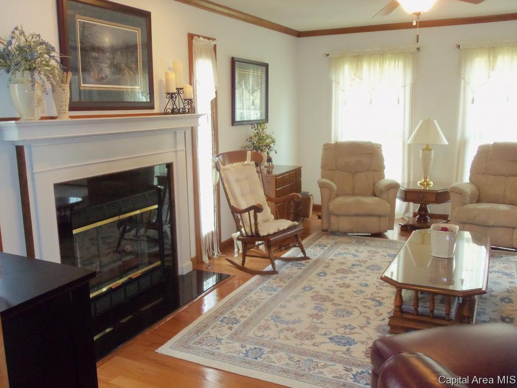 817 High Pointe Drive Springfield, IL 62702 - Photo 3 of 14