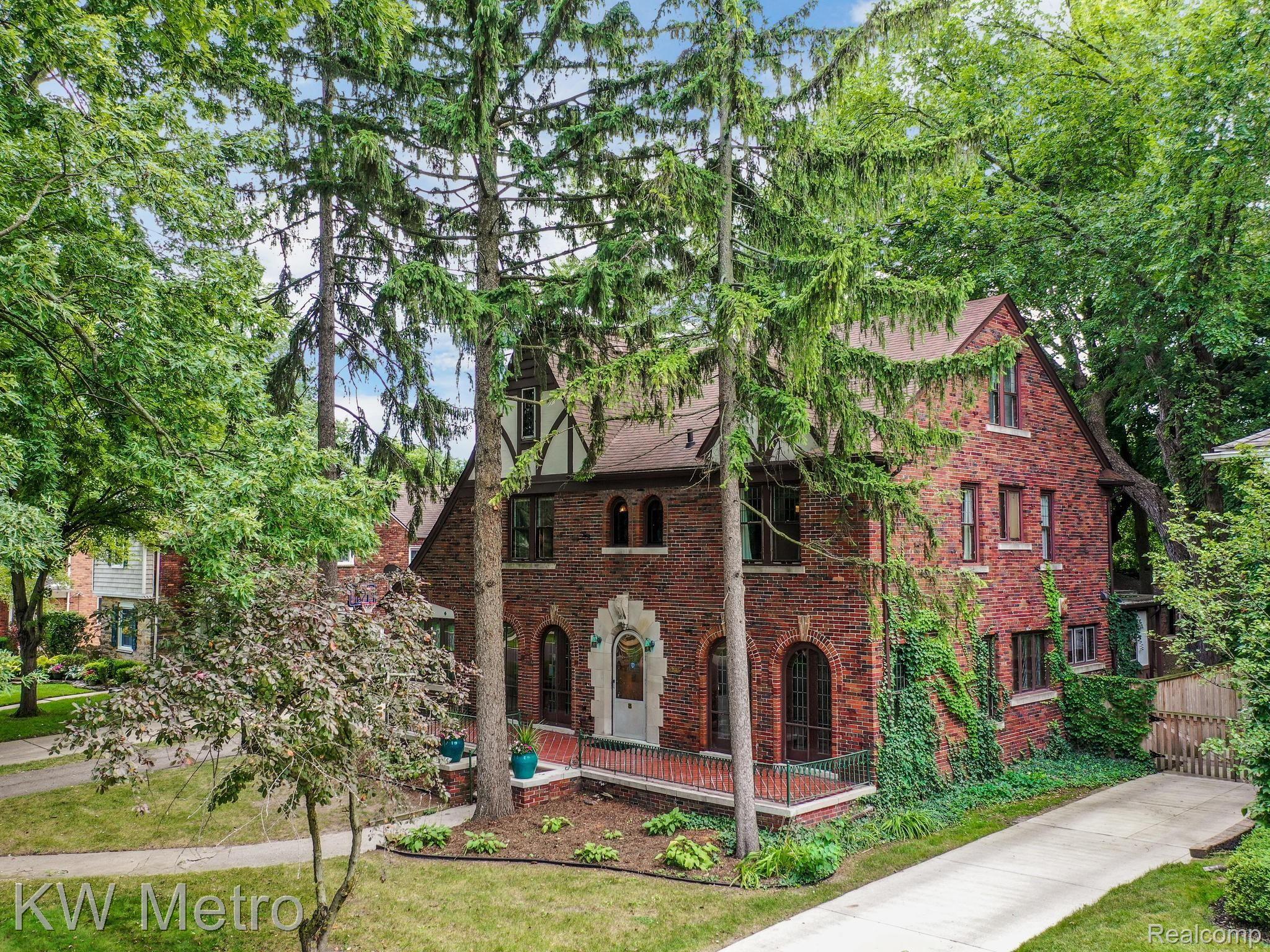 1235 Yorkshire Road Grosse Pointe, MI 48230 - Photo 3 of 51 Aerial side