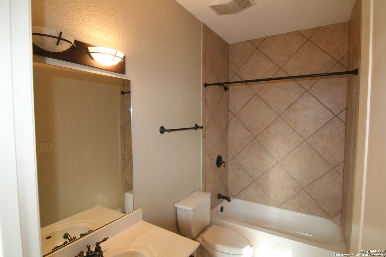 130 Pr 4625, Unit 7 Castroville, TX 78009 - Photo 14 of 17