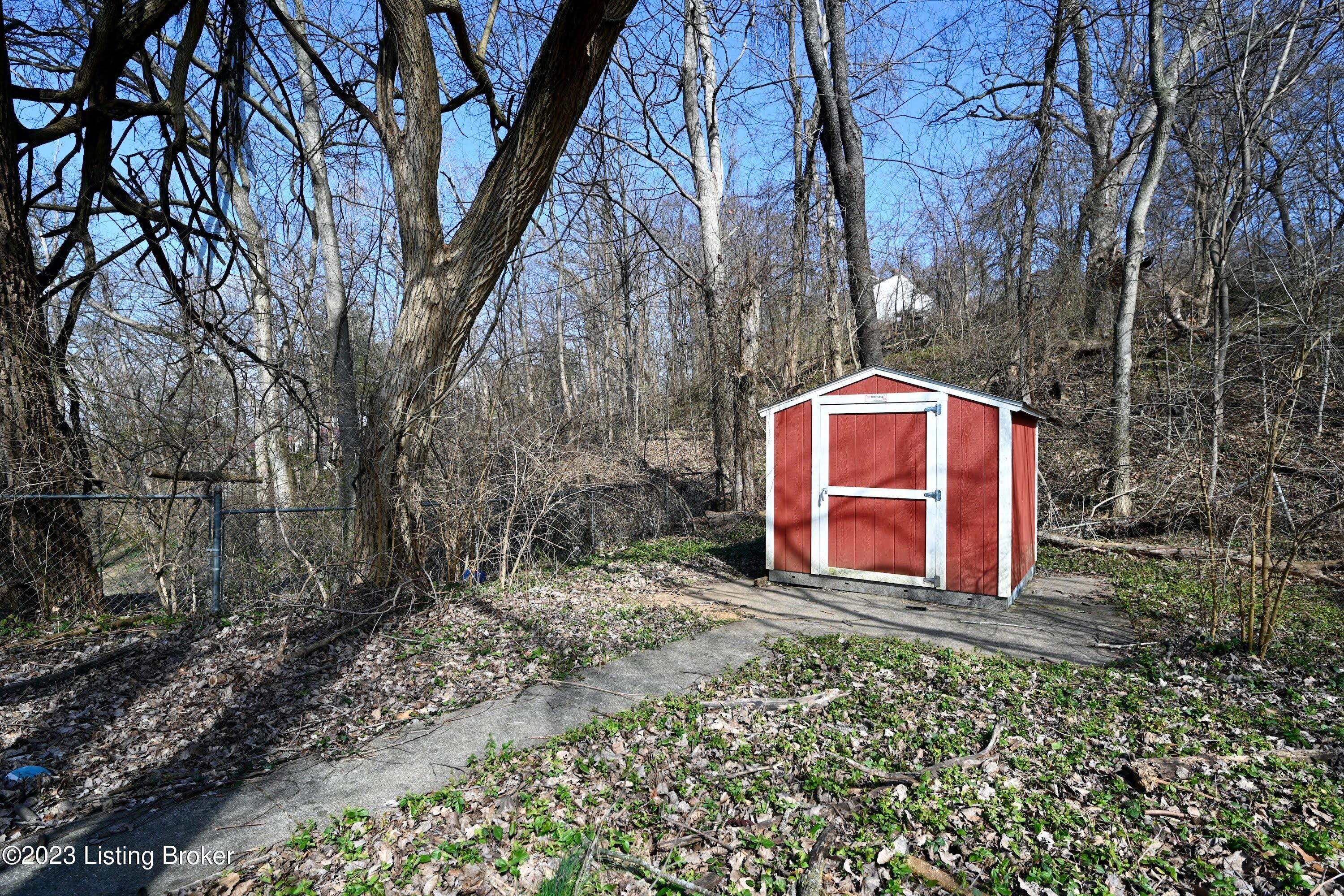 645 Emily Road Louisville, KY 40206 - Photo 20 of 20 DSC_6860