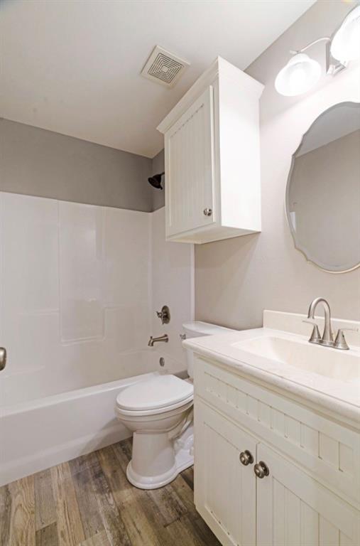 90 44th Street Southwest Paris, TX 75460 - Photo 13 of 17 a bathroom with a sink and a mirror