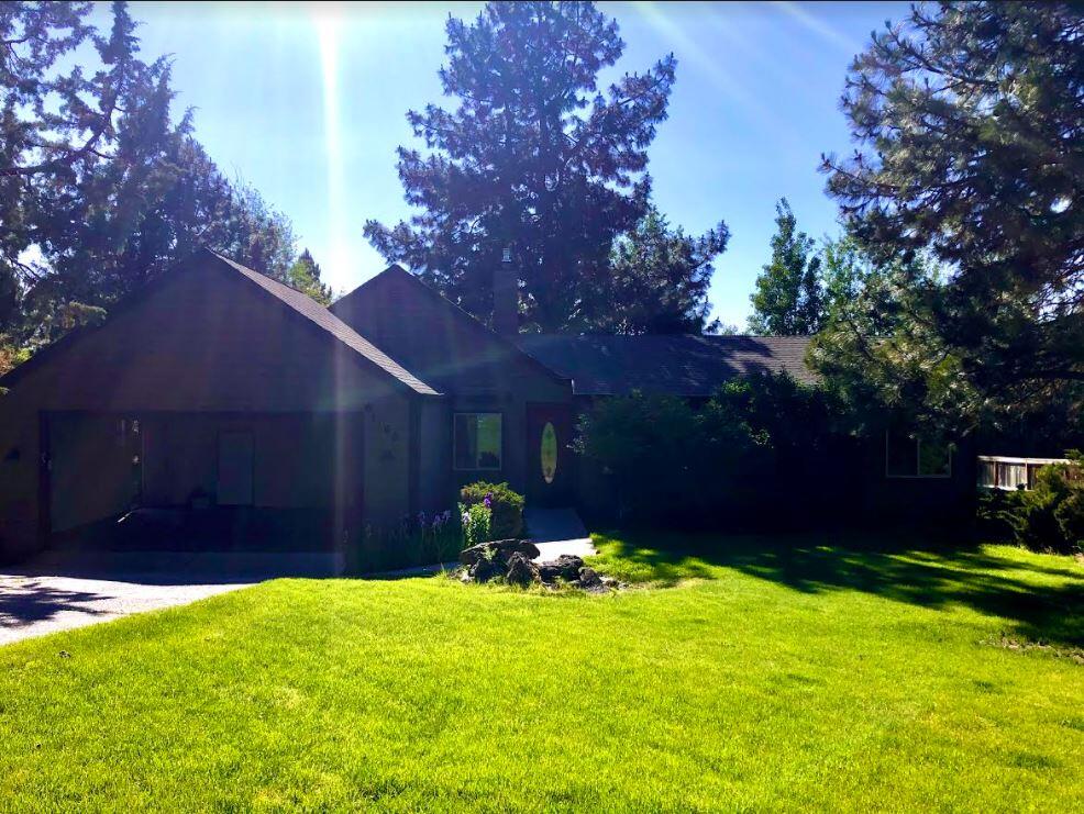 61165 Ladera Road Bend, OR 97702 - Photo 2 of 8 Front Yard