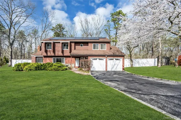 $649,000 | 7 Hastings Drive, Ridge, NY 11961