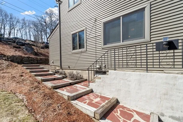 $709,900 | 469 Lake Avenue, Worcester, MA 01604