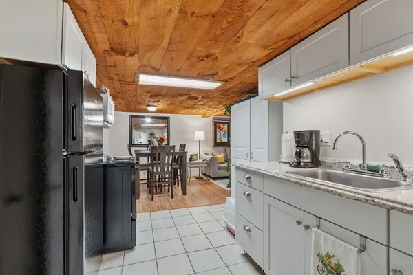 $709,900 | 469 Lake Avenue, Worcester, MA 01604