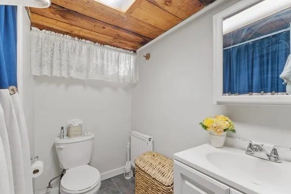 $709,900 | 469 Lake Avenue, Worcester, MA 01604