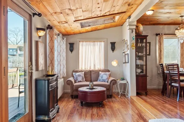 $709,900 | 469 Lake Avenue, Worcester, MA 01604