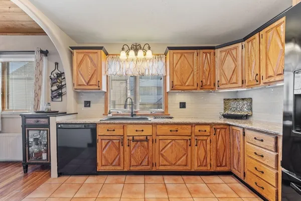 $709,900 | 469 Lake Avenue, Worcester, MA 01604