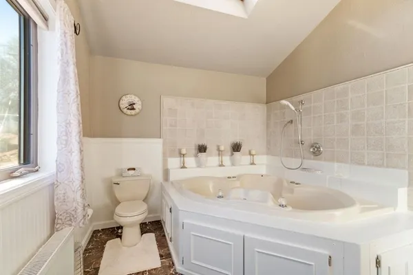 $709,900 | 469 Lake Avenue, Worcester, MA 01604