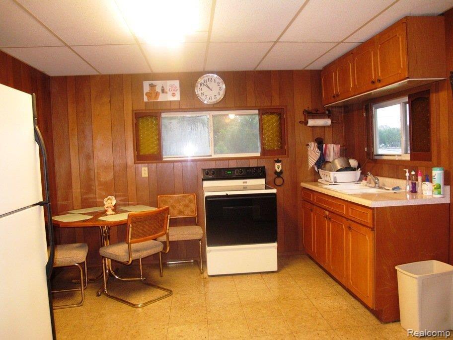 10145 Imus Road Pinckney, MI 48169 - Photo 11 of 18 Kitchen & Dinette 2