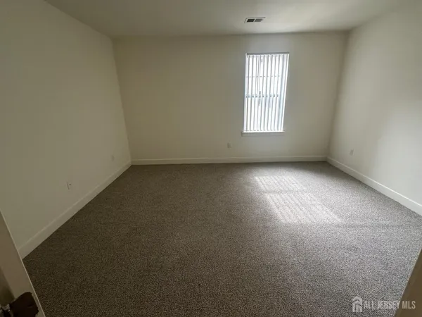 $2,050 | 88 Roosevelt Avenue, Unit 404, Carteret, NJ 07008