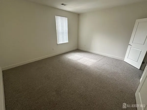 $2,050 | 88 Roosevelt Avenue, Unit 404, Carteret, NJ 07008