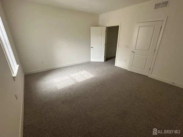 $2,050 | 88 Roosevelt Avenue, Unit 404, Carteret, NJ 07008