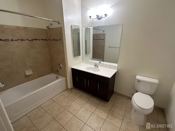 $2,050 | 88 Roosevelt Avenue, Unit 404, Carteret, NJ 07008